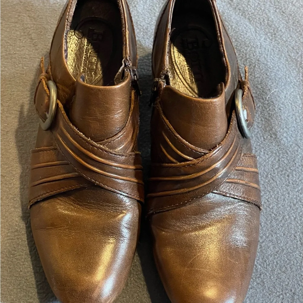 Born shoes womens size 7.5 pre-owned‎ condition brown